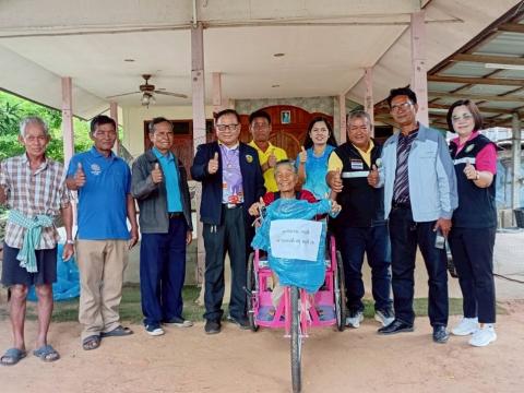 มอบอุปกรณ์เครื่องช่วยความพิการ (รถสามล้อโยก)