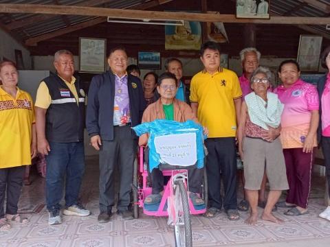 มอบอุปกรณ์เครื่องช่วยความพิการ (รถสามล้อโยก)