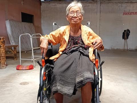 มอบอุปกรณ์เครื่องช่วยความพิการ (รถเข็นนั่ง)