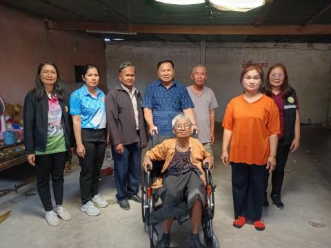 มอบอุปกรณ์เครื่องช่วยความพิการ (รถเข็นนั่ง)