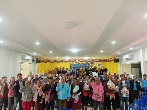 มอบผ้าห่มกันหนาว ถุงยังชีพ แว่นตา ให้กับผู้ยากไร้