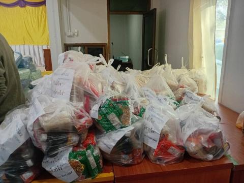 มอบผ้าห่มกันหนาว ถุงยังชีพ แว่นตา ให้กับผู้ยากไร้