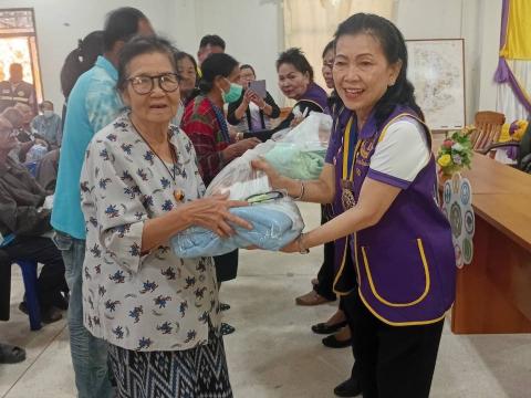 มอบผ้าห่มกันหนาว ถุงยังชีพ แว่นตา ให้กับผู้ยากไร้