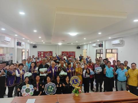 มอบผ้าห่มกันหนาว ถุงยังชีพ แว่นตา ให้กับผู้ยากไร้