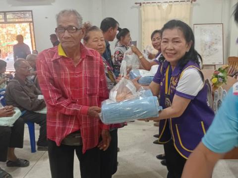 มอบผ้าห่มกันหนาว ถุงยังชีพ แว่นตา ให้กับผู้ยากไร้