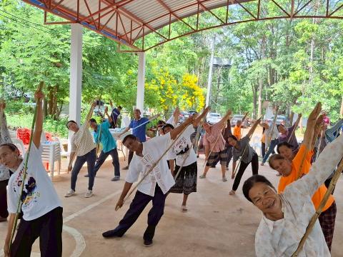 กิจกรรมที่ 2 ขยับกายสบายชีวีด้วยวิธีรำไม้พลอง