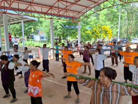 กิจกรรมที่ 2 ขยับกายสบายชีวีด้วยวิธีรำไม้พลอง