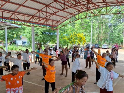 กิจกรรมที่ 2 ขยับกายสบายชีวีด้วยวิธีรำไม้พลอง