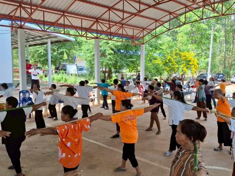 กิจกรรมที่ 2 ขยับกายสบายชีวีด้วยวิธีรำไม้พลอง