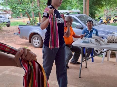 กิจกรรมที่ 4 โยกย้ายส่ายกายา ด้วยผ้าขาวม้าพาสุข