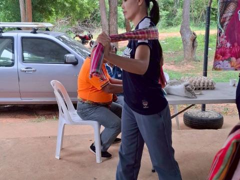 กิจกรรมที่ 4 โยกย้ายส่ายกายา ด้วยผ้าขาวม้าพาสุข