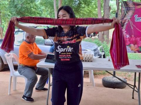 กิจกรรมที่ 4 โยกย้ายส่ายกายา ด้วยผ้าขาวม้าพาสุข