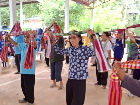 กิจกรรมที่ 4 โยกย้ายส่ายกายา ด้วยผ้าขาวม้าพาสุข