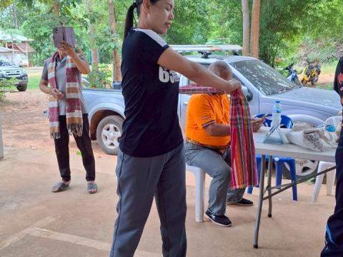 กิจกรรมที่ 4 โยกย้ายส่ายกายา ด้วยผ้าขาวม้าพาสุข