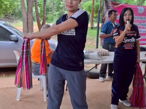 กิจกรรมที่ 4 โยกย้ายส่ายกายา ด้วยผ้าขาวม้าพาสุข