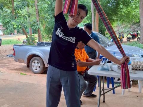 กิจกรรมที่ 4 โยกย้ายส่ายกายา ด้วยผ้าขาวม้าพาสุข