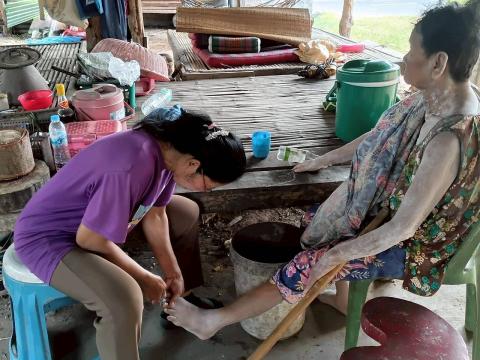 ออกเยี่ยมบ้านผู้มีภาวะพึ่งพิง