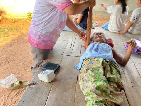 ออกเยี่ยมบ้านผู้มีภาวะพึ่งพิง