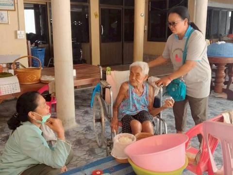 ออกเยี่ยมบ้านผู้มีภาวะพึ่งพิง