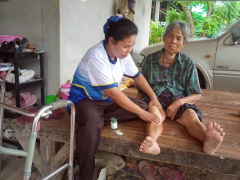ออกเยี่ยมบ้านผู้มีภาวะพึ่งพิง
