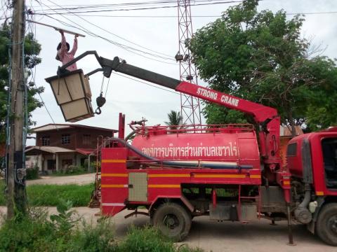 ซ่อมแซมไฟฟ้าในเขตตำบลเขวาไร่