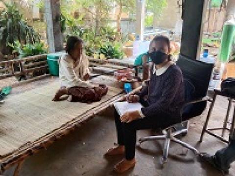 อาสาสมัครบริบาลท้องถิ่นออกเยี่ยมผู้ป่วยที่มีภาวะพึ่งพิง