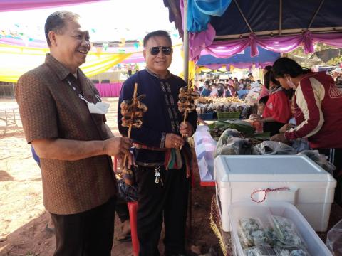 เปิดตลาดนัด เดอะ มอ ดอนกลอย