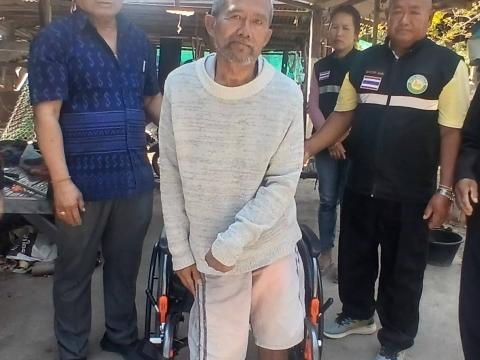 ส่งมอบรถวีลแชร์ให้กับผู้พิการทางการเคลื่อนไหว