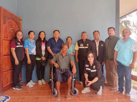 ส่งมอบรถวีลแชร์ให้กับผู้พิการทางการเคลื่อนไหว