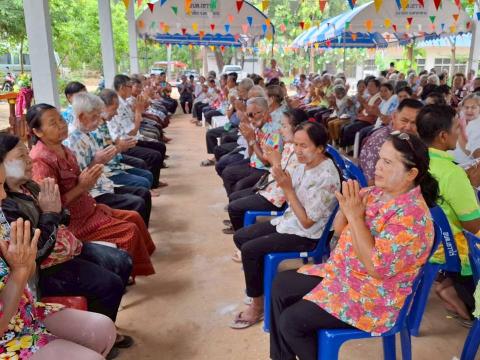 กิจกรรมรดน้ำดำหัวขอพรผู้สูงอายุ